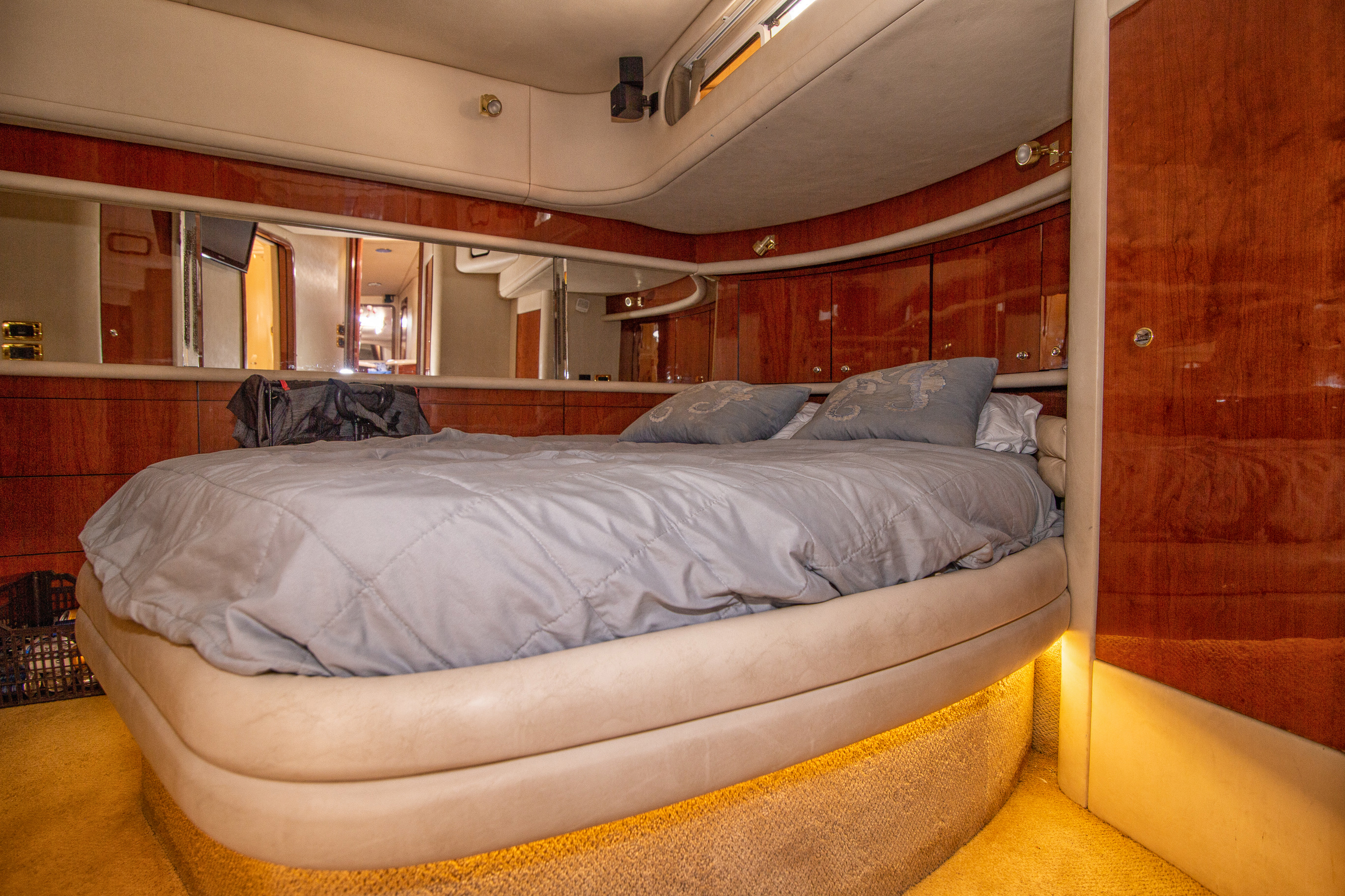 60' Sundancer Luxury Private Yacht
